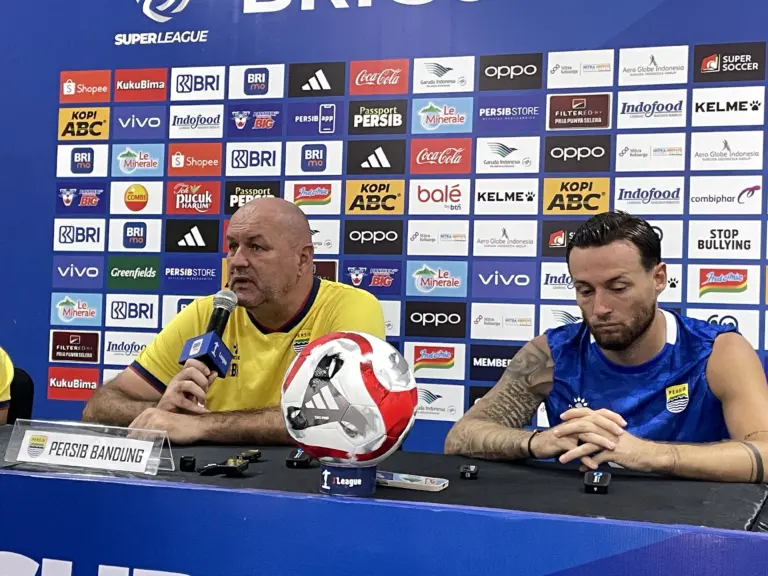 Bojan Hodak Singgung Fakta Wasit Asing Saat Persib Main di Bandung