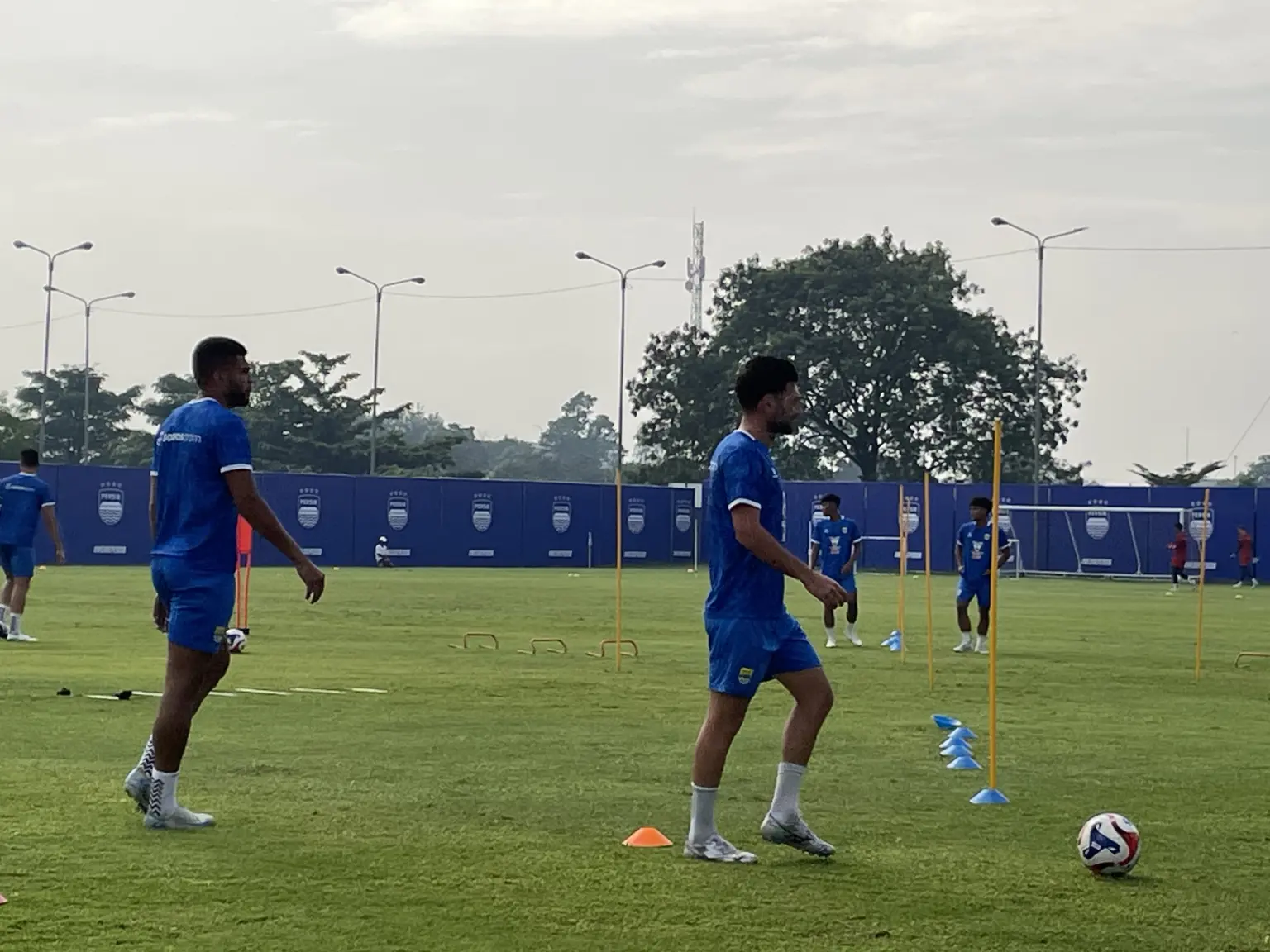 Persib Bandung Didenda 60 Juta Akibat Penyalaan Petasan Usai Laga Kontra Persija