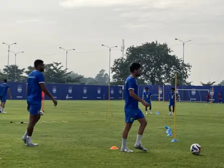 Persib Bandung Didenda 60 Juta Akibat Penyalaan Petasan Usai Laga Kontra Persija