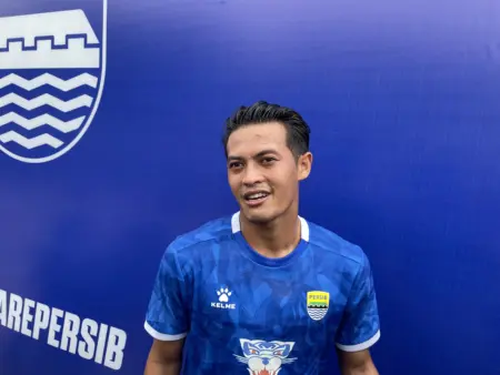 Pantang Remehkan Lawan, Alfeandra Dewangga Tegaskan Persib Bandung Fokus Sapu Bersih Kemenangan