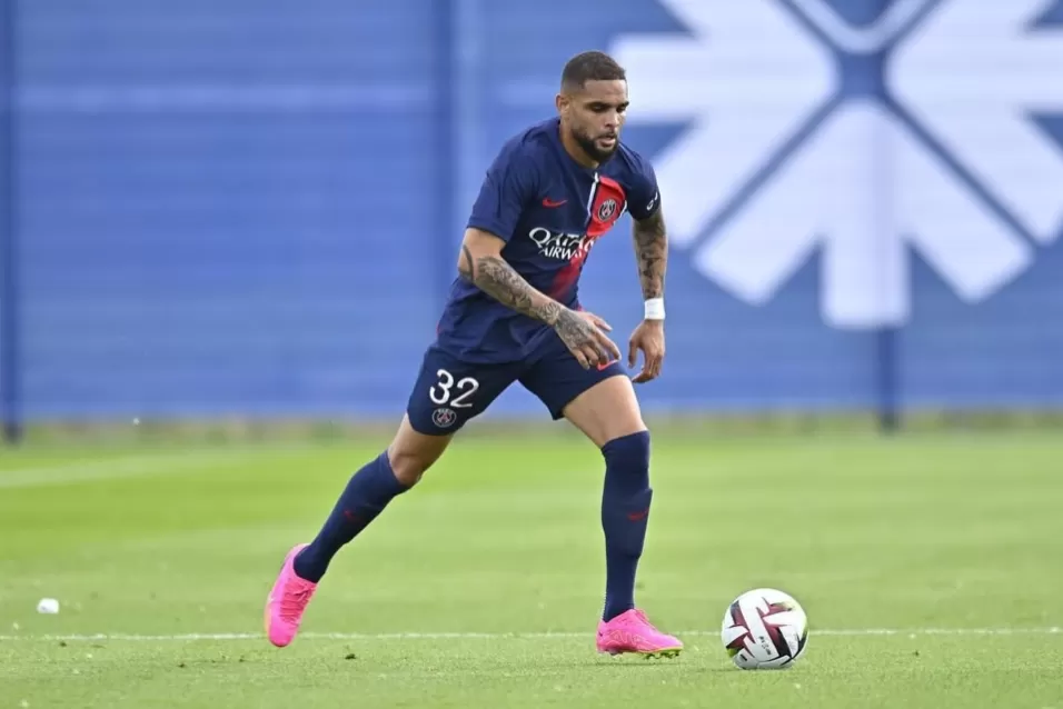 Media Prancis Soroti Negosiasi Layvin Kurzawa dengan Persib: Transfer Comeback yang Tak Terduga