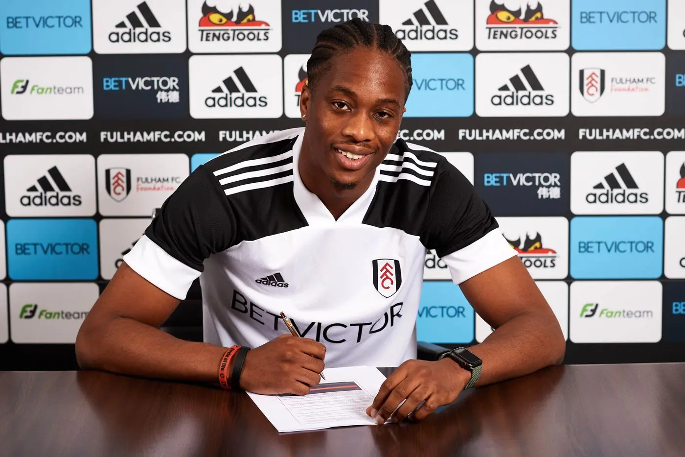 Persib Bandung Pantau Terence Kongolo, Opsi Pengganti Jika Federico Barba Hengkang