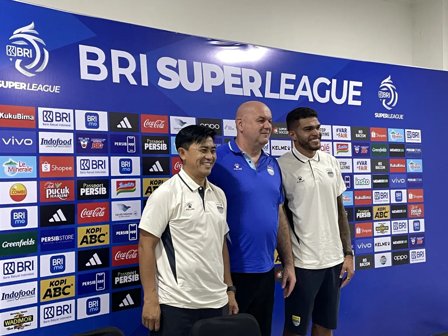 Bojan Hodak Kena Skorsing, Persib Bandung Tanpa Komando Utama Lawan Madura United Bojan Hodak Kena Skorsing, Persib Bandung Tanpa Komando Utama Lawan Madura United