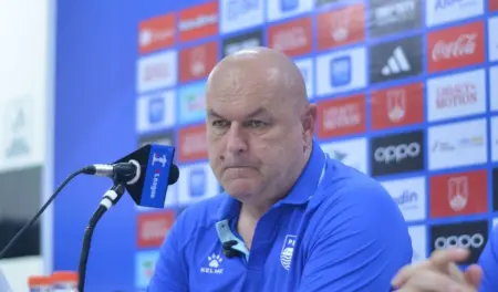 Hodak Akui Laga Sulit, Puji Perubahan Persis Meski Persib Menang Tipis 1-0 Hodak Akui Laga Sulit, Puji Perubahan Persis Meski Persib Menang Tipis 1-0