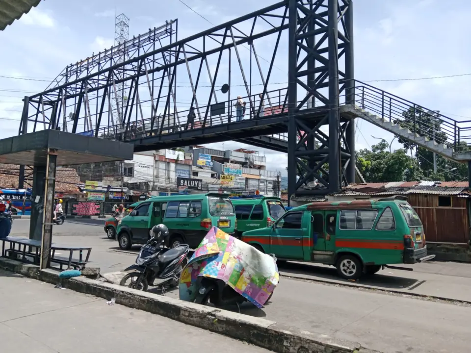 Mengaku Tak Terima Kompensasi, Sejumlah Angkot di Kota Bandung Masih Beroperasi Mengaku Tak Terima Kompensasi, Sejumlah Angkot di Kota Bandung Masih Beroperasi