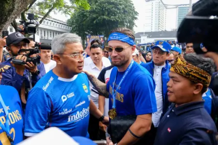 Tekan Euforia Bobotoh, Wali Kota Bandung Wajibkan Camat Gelar Nobar Persib vs Persija Tekan Euforia Bobotoh, Wali Kota Bandung Wajibkan Camat Gelar Nobar Persib vs Persija