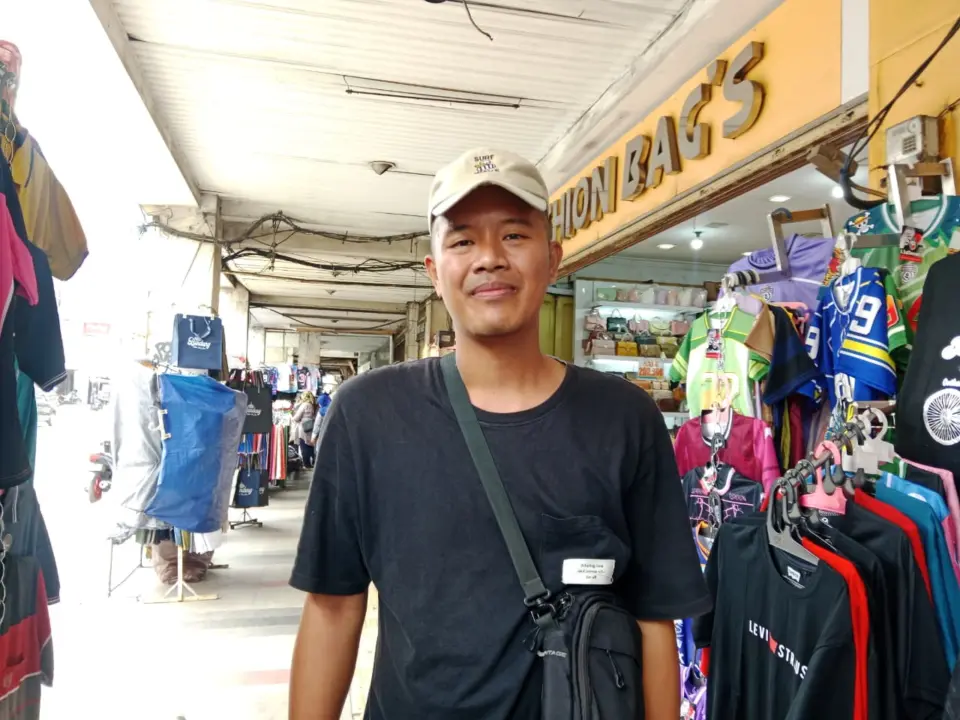 Yoga (30) pendagang PKL di jalan Otista Bandung
