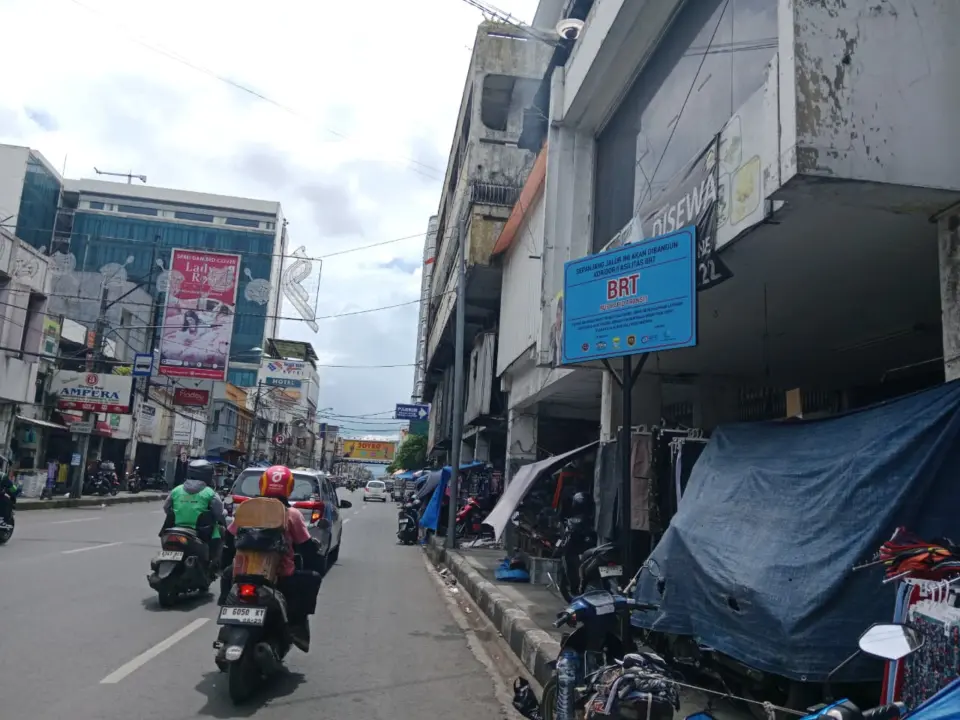 Pemkot Bandung Antisipasi Dampak BRT, Farhan Soroti Risiko Parkir dan Ancaman Sepinya Toko