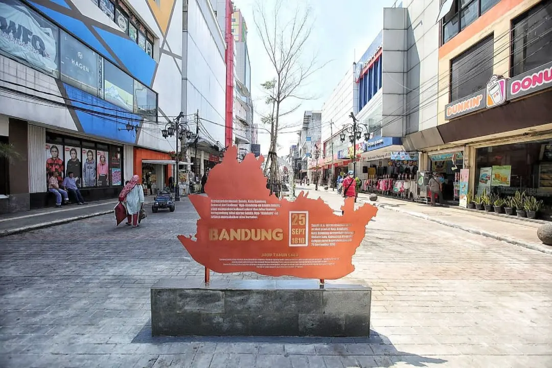 Homeless Menjamur di Bandung, Pusat Kota Tercemar Bau dan Kotoran Manusia