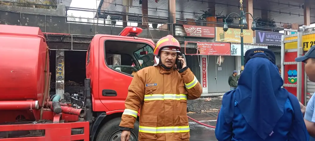 Toko Oleh-oleh di Jalan Pramuka Garut Terbakar, Diduga Akibat Kebocoran Gas
