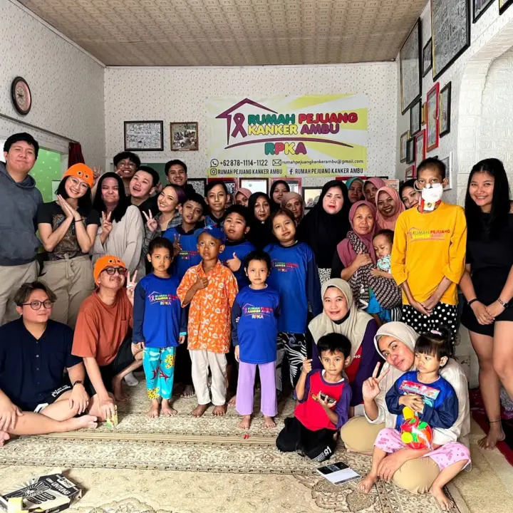 anak-anak penderita kanker dari keluarga tidak mampu melalui Rumah Pejuang Kanker Ambu.