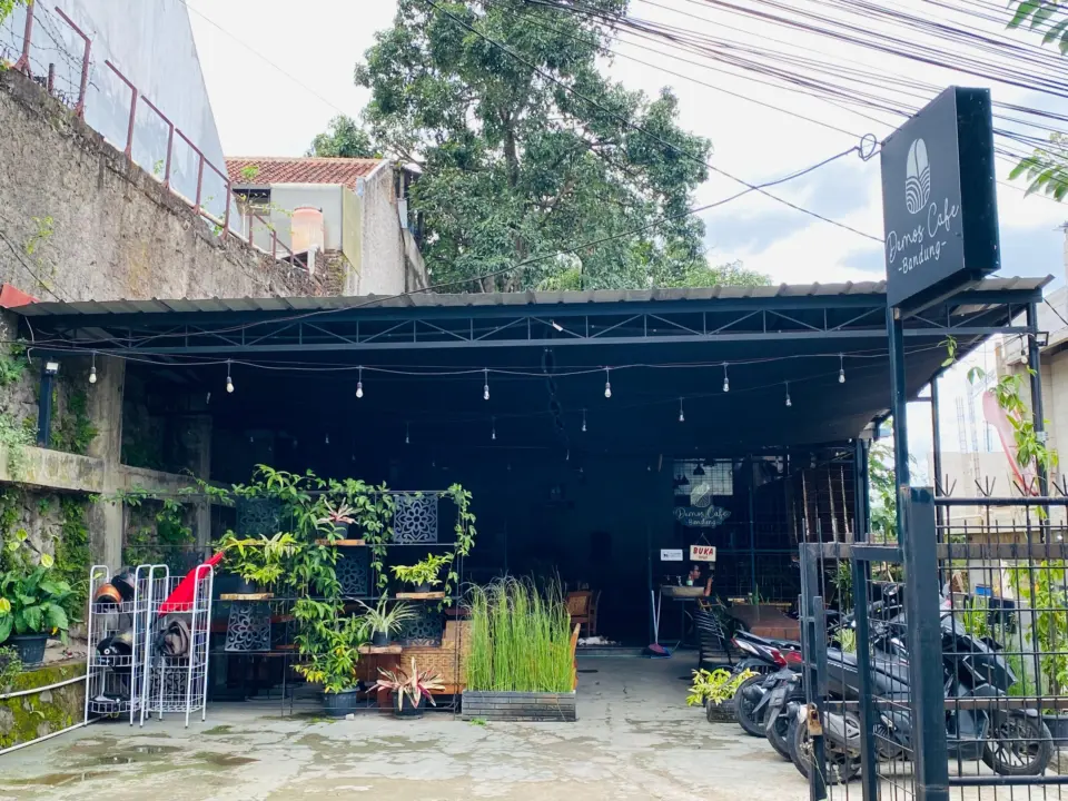 Demos Cafe