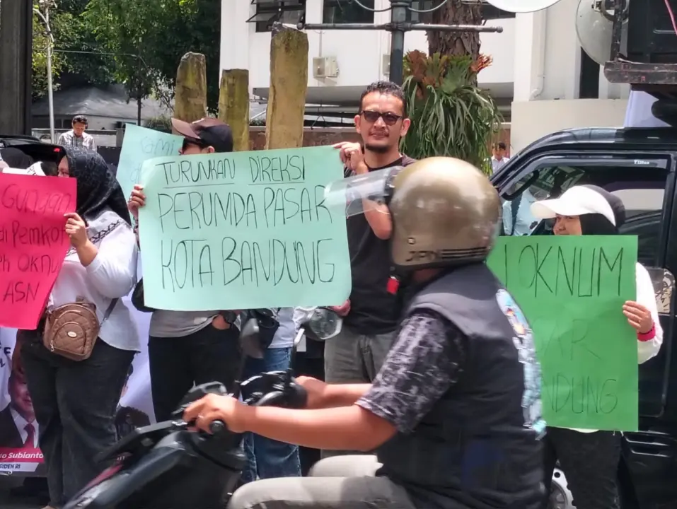 Aski APAK di Depan Kantor Inspektorat Kota Bandung