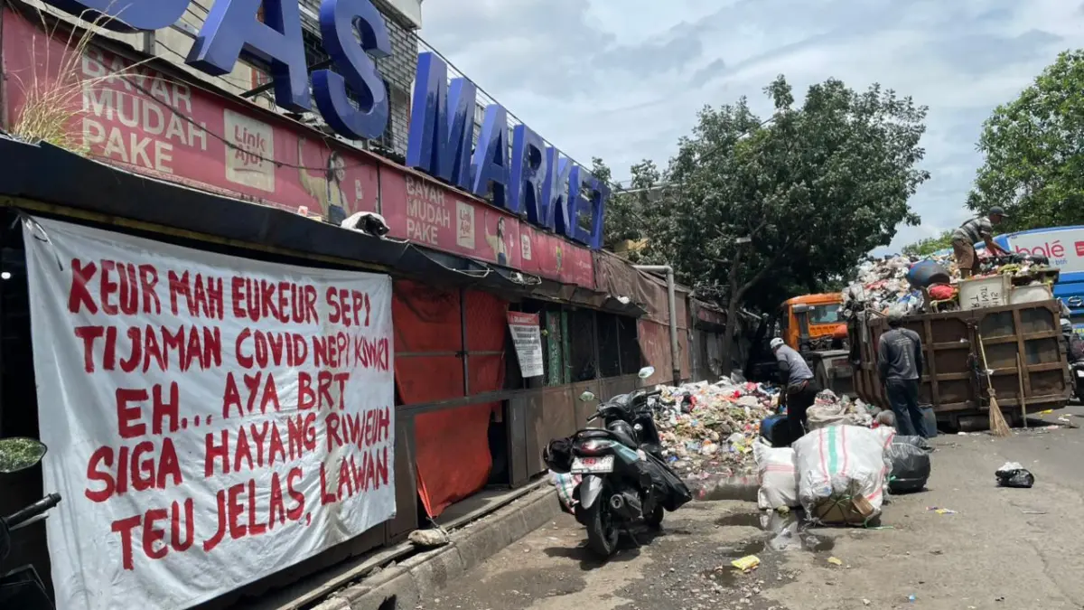 PKL Cicadas yang resah dengan pembangunan BRT Bandung raya