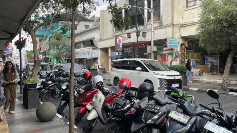 Kondisi Jalan Braga Setelah Braga Beken di stop sementara