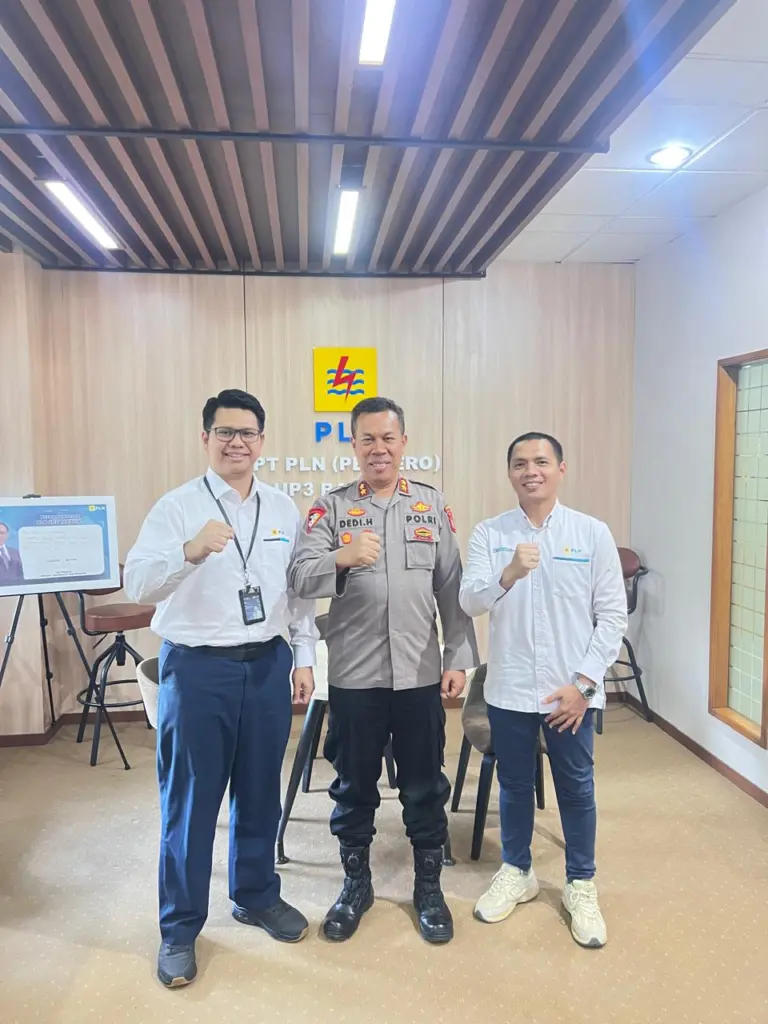 Manajer PLN UP3 Bandung, Donna Sinatra