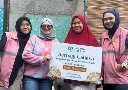 PLN Hadirkan Cahaya Harapan Lewat Program Berbagi Cahaya di Bandung Timur PLN Hadirkan Cahaya Harapan Lewat Program Berbagi Cahaya di Bandung Timur
