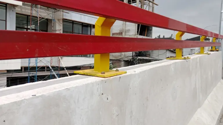 Pagar Pembatas Fly Over Nurtanio Disorot, Baut Terpasang Tak Sempurna Pagar Pembatas fly Over Nurtanio