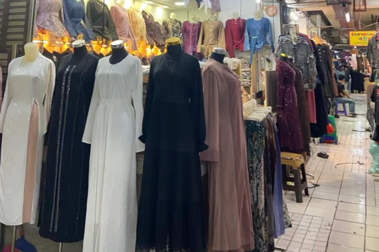 Diuji Waktu dan Perubahan, Pedagang Pasar Bertahan di Sunyinya Andir