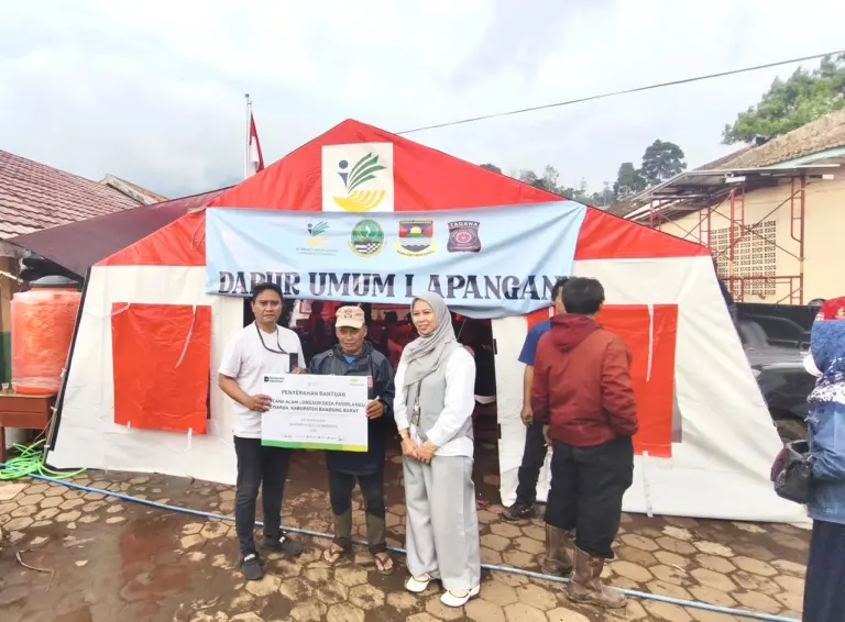 Pegadaian Kanwil X Jabar Sigap Salurkan Bantuan Darurat untuk Korban Longsor Cisarua Pegadaian Kanwil X Jabar Sigap Salurkan Bantuan Darurat untuk Korban Longsor Cisarua