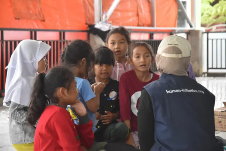 Kisah Pilu : Selamat Dari Longsor, Sabrina Harus Kehilangan Sahabatnya Kisah Pilu Sabrina yang kehilangan dua Sabatnya akibt longsor