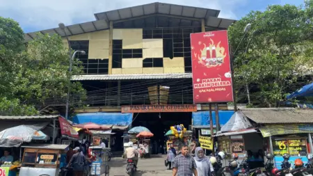 Bukan Sekadar Murah, Pasar Barang Bekas Bandung Kini Jadi Destinasi Anak Skena Pasar Cimol Gedebage