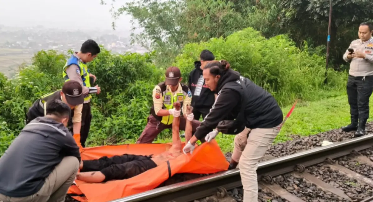 Polsek Kadungora Cek TKP Korban Tertemper Kereta Api Mutiara Selatan Polsek Kadungora Cek TKP Korban Tertemper Kereta Api Mutiara Selatan