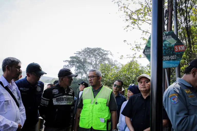 Wali Kota Bandung Farhan saat meninjau Kawasan Dago