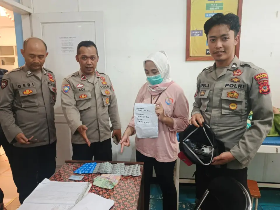 Tangani Laka Lantas di Cibatu, Polisi Temukan Ratusan Butir Obat Terlarang