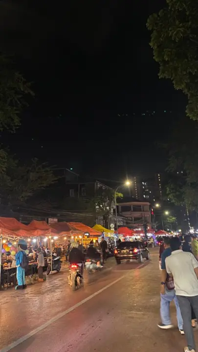 Situasasi malam di jalan Lengkong Kecil Bandung