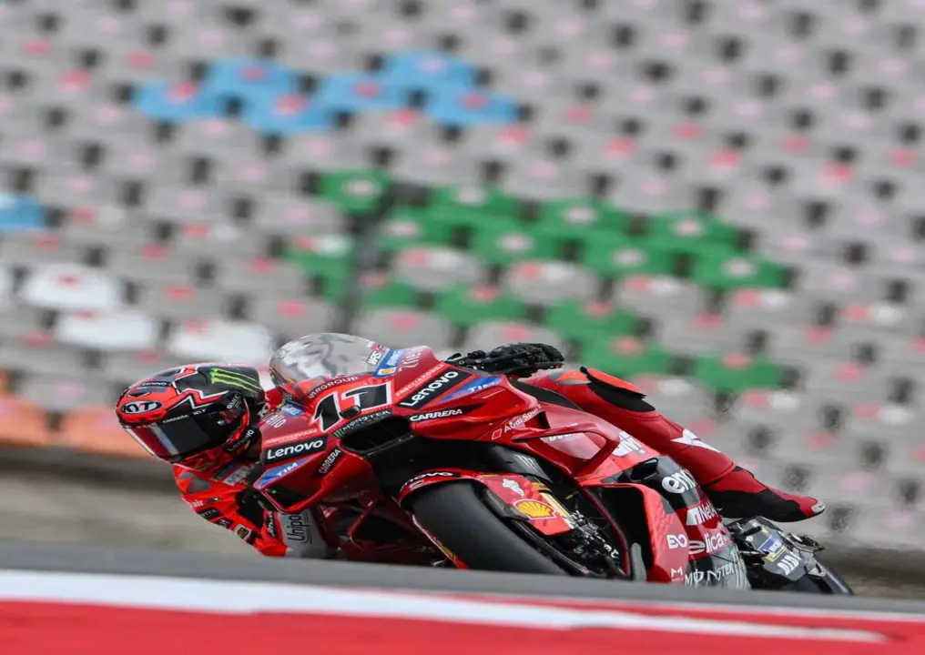 Nicolo Bulega debut di MotoGP 2025 (@nicolo_bulega11)