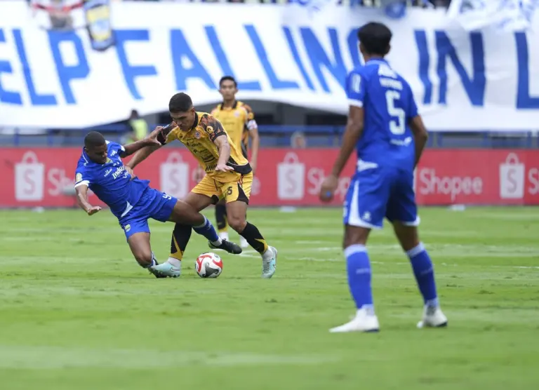 Pemain Liga Inggris terkesima dengan duel Persib Bandung vs Persija Jakarta (persija.id)