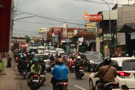 Kemacetan di Jalan Cibiru Bandung (Rafsanjani/Koranmandala)
