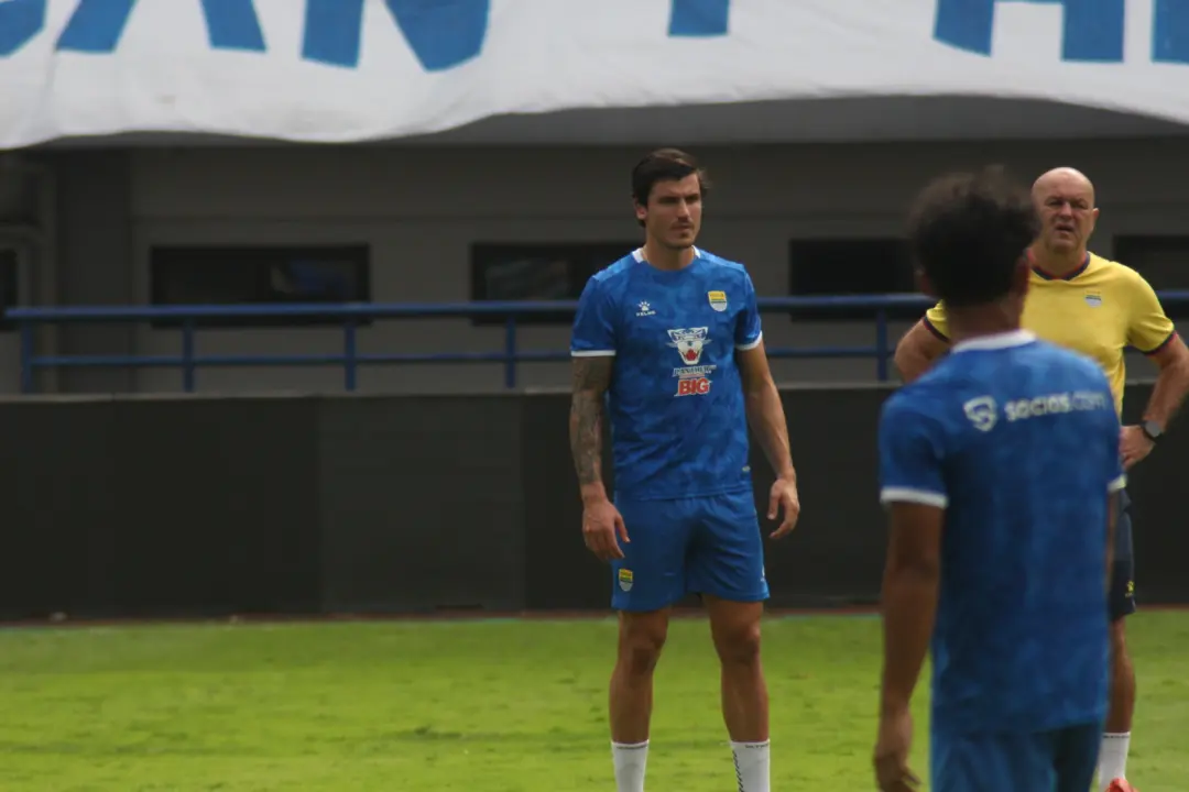 Castel Akui Tampil Buruk, Tapi Janji Persib Akan Bangkit dengan Mental Juara