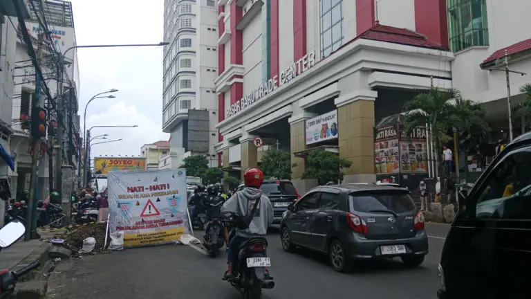 Galian Kabel di Jalan otista Kota Bandung