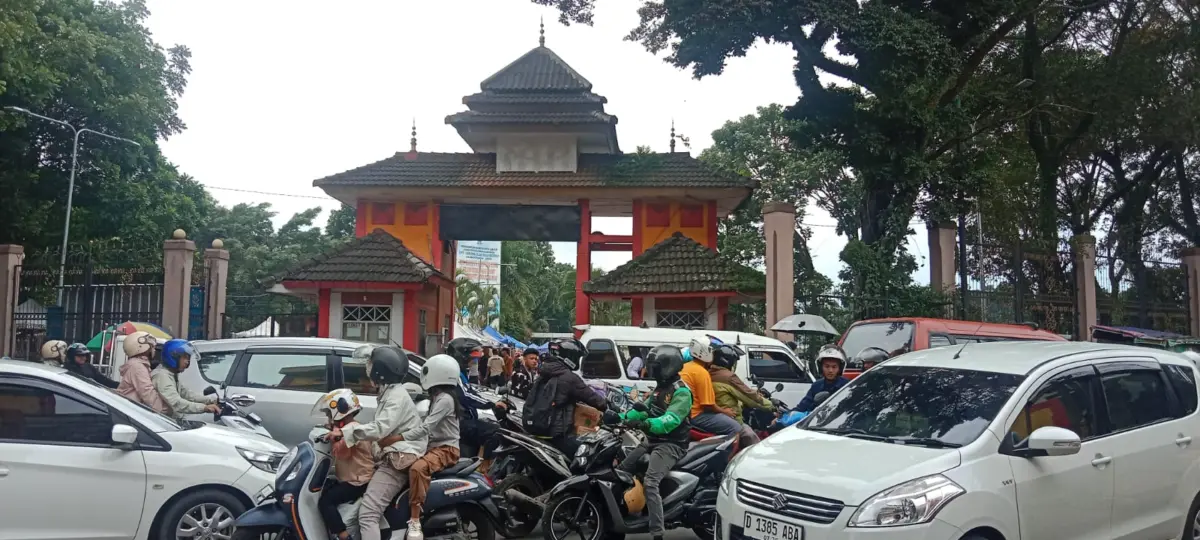 SOR Merdeka Dipadati 50 Ribu Pengunjung, Pengelola Rencanakan Parkir Dua Lantai untuk Dongkrak PAD