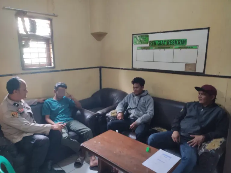 Ambil Hp Berujung Pencurian, Polsek Cibatu Berhasil Amankan Pelaku Ambil Hp Berujung Pencurian, Polsek Cibatu Berhasil Amankan Pelaku