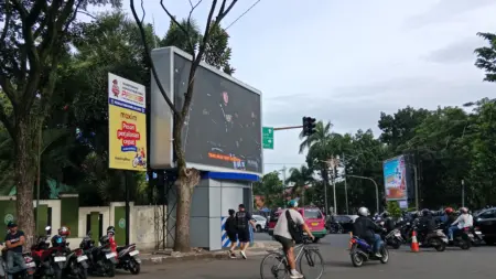 Videotron Raksasa di Depan Gedung Gasibu Disorot Warga, Dinilai Ganggu Keamanan dan Fasilitas Publik Videotron Raksasa di Depan Gedung Gasibu Disorot Warga, Dinilai Ganggu Keamanan dan Fasilitas Publik