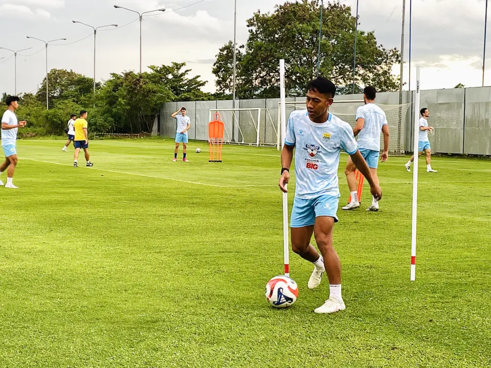 Beckham Siap Tancap Gas di Laga Hidup Mati, Optimistis Persib Bangkit dan Buktikan Kualitas Beckham Siap Tancap Gas di Laga Hidup Mati, Optimistis Persib Bangkit dan Buktikan Kualitas