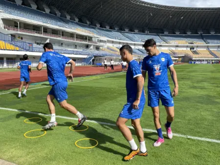 Barba Buka Asa Comeback, Persib Siap Buat Kejutan di Laga Penentuan Barba Buka Asa Comeback, Persib Siap Buat Kejutan di Laga Penentuan