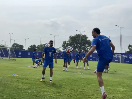 Manfaatkan Jeda Liga, Hodak Putuskan Liburkan Skuad Persib Manfaatkan Jeda Liga, Hodak Putuskan Liburkan Skuad Persib