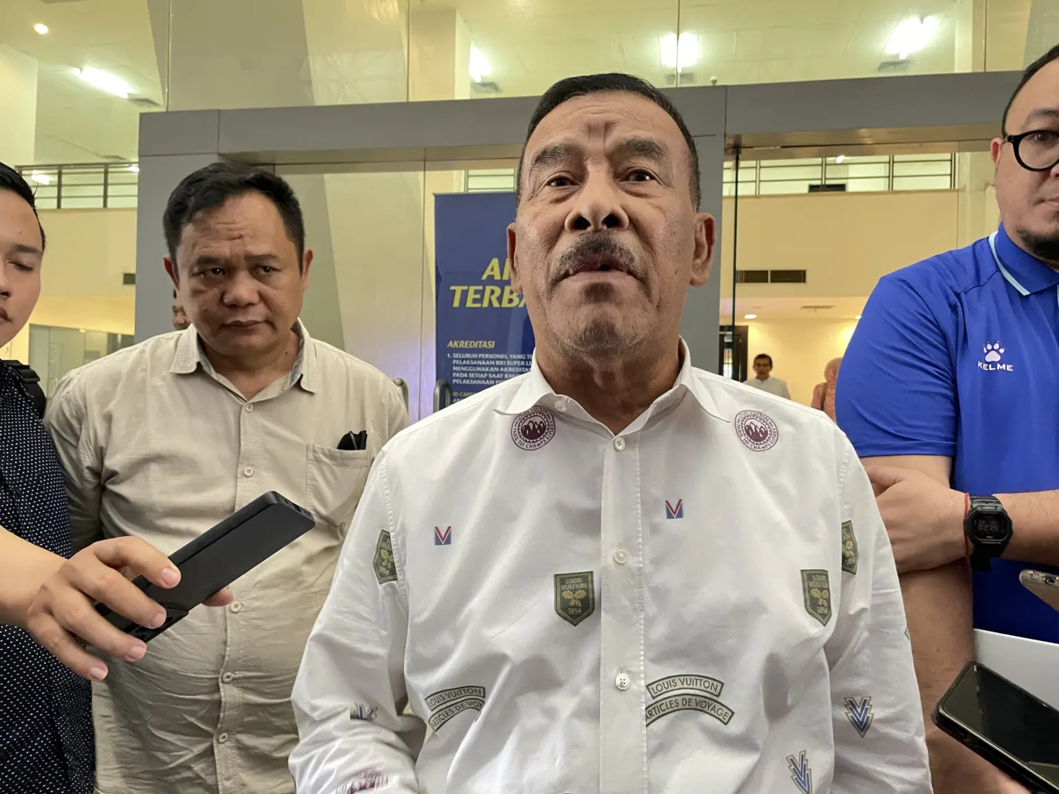 Umuh Muchtar Bocorkan Calon Striker Baru Persib, Sergio Castel Segera Diumumkan Umuh Muchtar Tuntut Kemenangan Telak, Persib Wajib Mengamuk di Leg Kedua