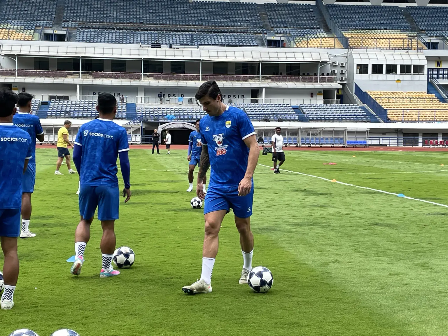 Sergio Castel Mulai Latihan Bersama Persib, Tambah Opsi Lini Depan Maung Bandung