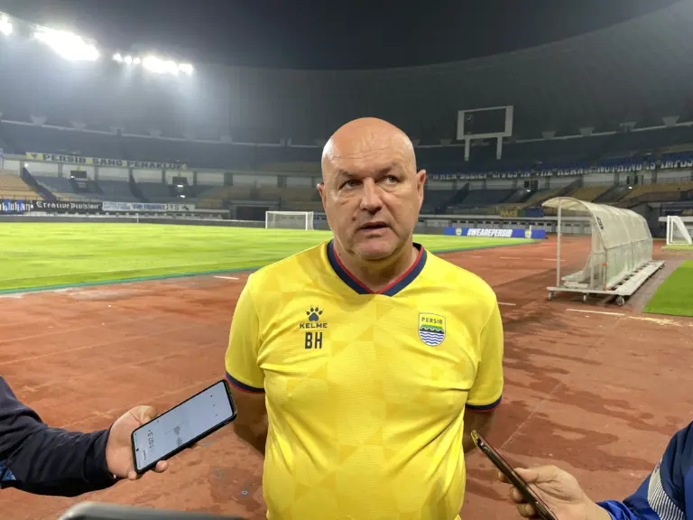 Tak Kurangi Intensitas, Bojan Hodak Sesuaikan Jadwal Latihan Saat Ramadan