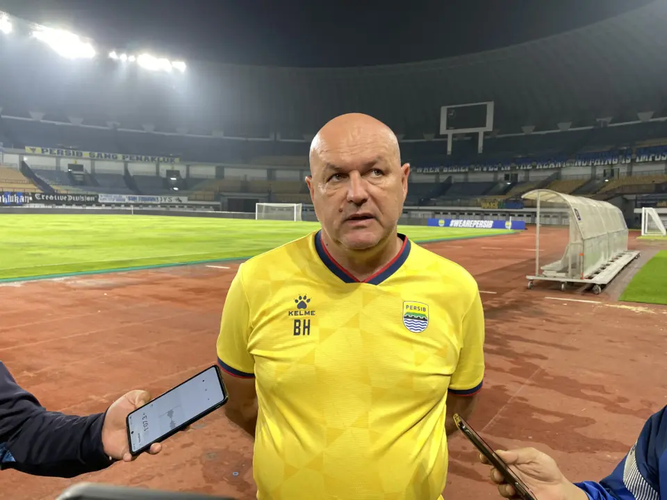 Tak Kurangi Intensitas, Bojan Hodak Sesuaikan Jadwal Latihan Saat Ramadan