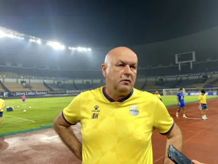Main di GBLA, Bojan Hodak Sebut Madura United Berpotensi Tampil Defensif Main di GBLA, Bojan Hodak Sebut Madura United Berpotensi Tampil Defensif