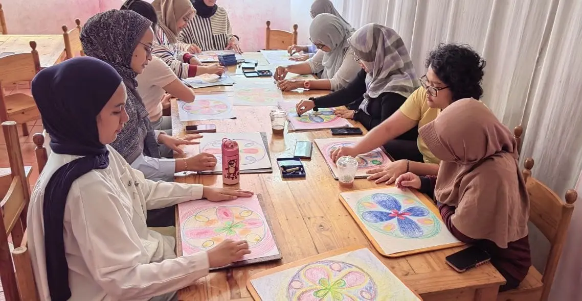 Mencari Makna Pendidikan Dasar Melalui Temu Sapa SD Jagad Alit Kegiatan form drawing komunitas SD Jagad Alit Bandung (Annisa Nur Ilham/Jagad Alit)