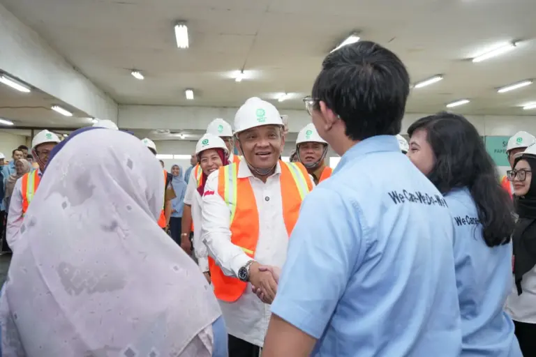 Kepatuhan Norma Kerja Jadi Sorotan Wamenaker Wamenaker Afriansyah Noor Saat Kunjungan ke Salah Satu Perusahaan di Tangeran Selatan (Humas Kemnaker)