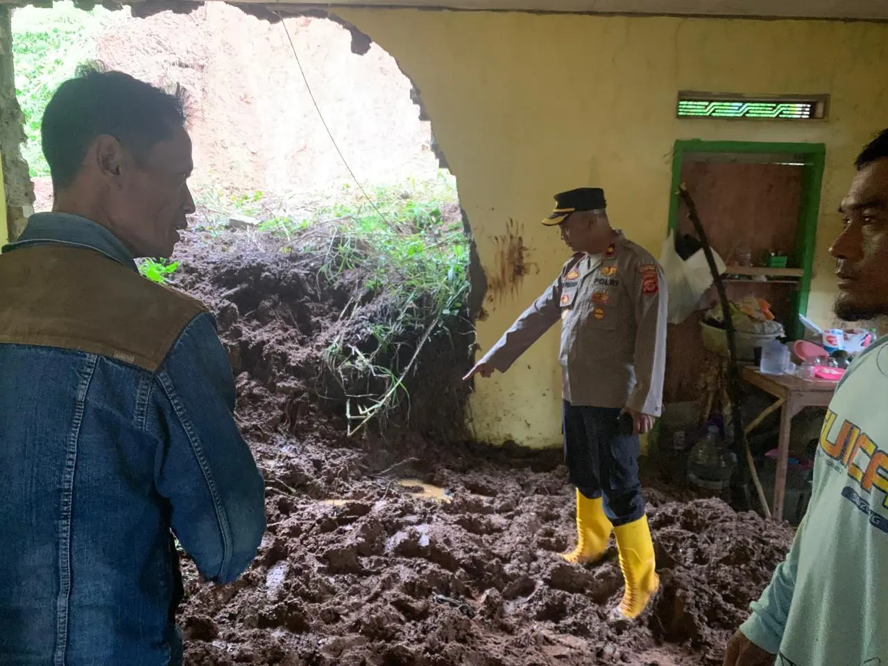 Mekarsari Pangalengan Longsor, Dua Balita Meninggal Dunia, Bupati Bandung Siapkan Relokasi Korban