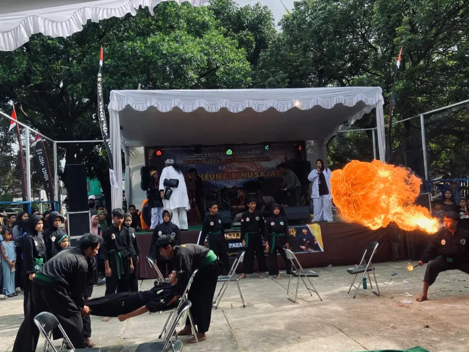 Penampilan & Atraksi dalam pertunjukan Paguron Lugay Pusaka Jati Manunggal. (Rifki Rafsanjani)